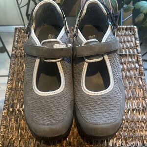 DREW Buttercup Mary Jane Sneakers‎ Orthopedic Adjustable Strap women’s size 9.5W